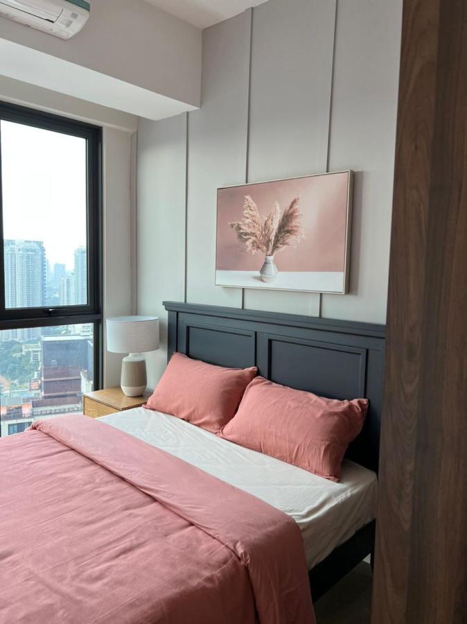 Mont Kiara 163 Mall Homestay *